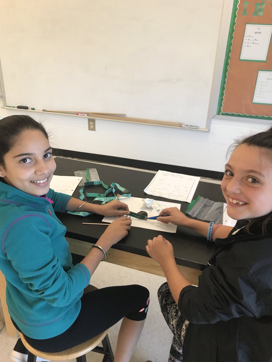 BrownRCES's tweet image. Mrs. Denney’s class is using many science skills while dissecting owl pellets. #oneRCE