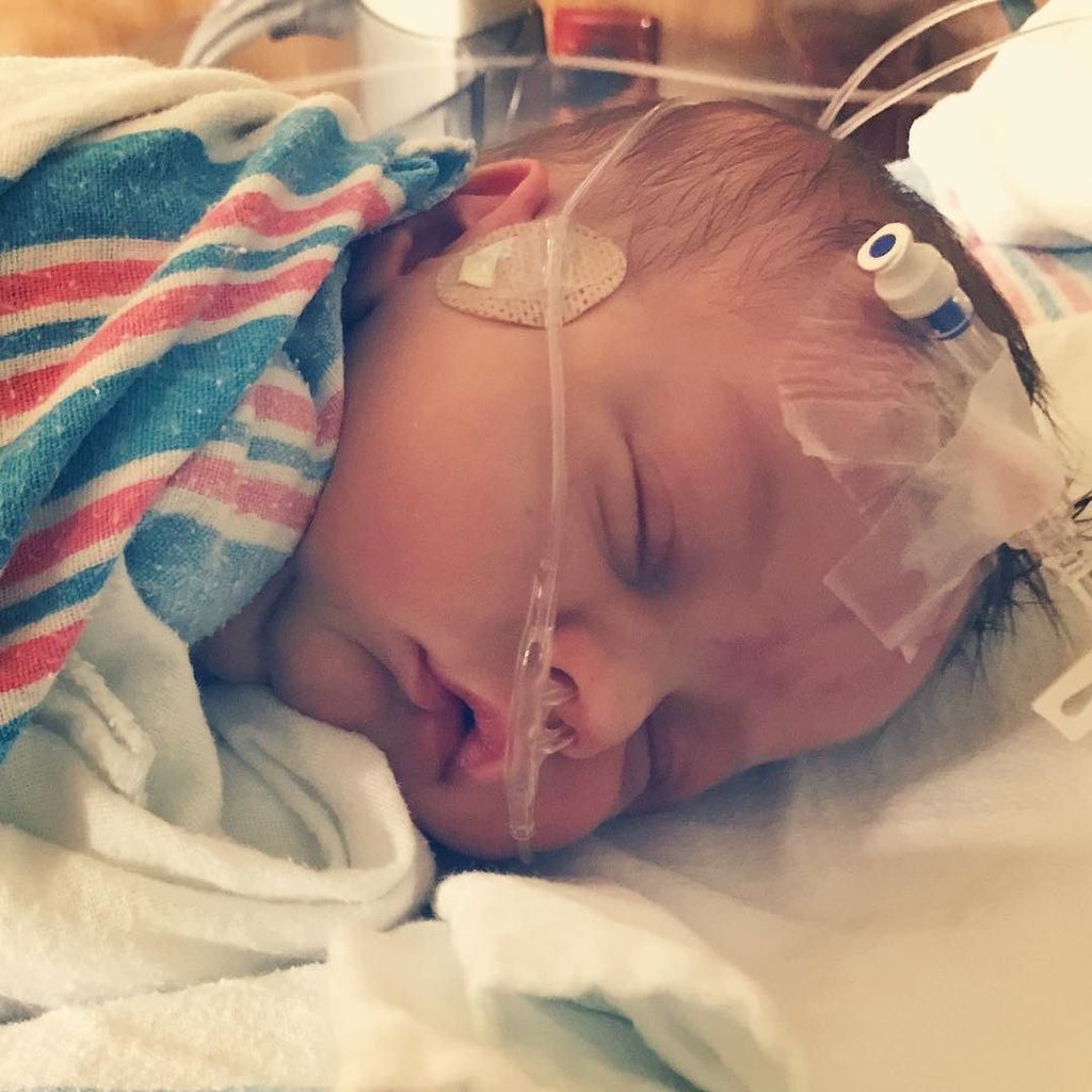 kylestenson1's tweet photo. Wes is improving every day. They had to place the IV port in his forehead โน๏ธ. #ThatChinThough โค๏ธ https://t.co/yXP20ntvrv https://t.co/hYVeZdF6Sd