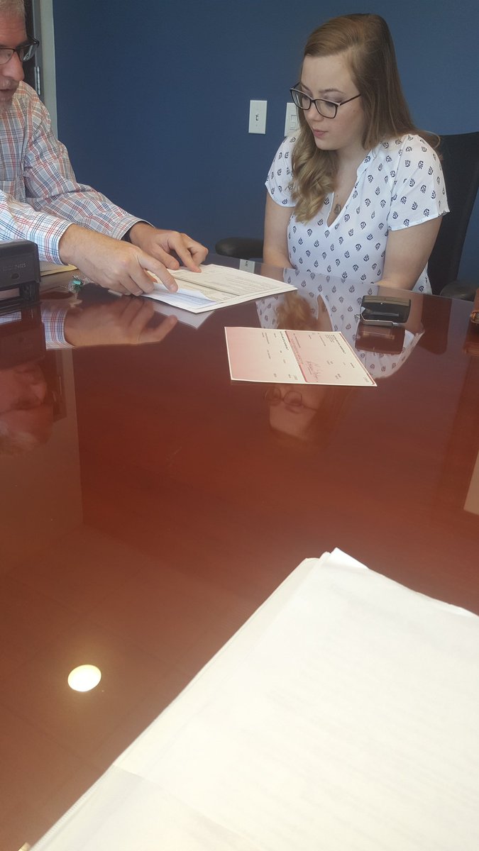 verateamrealty's tweet photo. Another amazing client of my mind closed on her first home today! Thank you @kbixler1041T for trusting me with Lindsey!! @verateamrealty  🏡🏡 https://t.co/zuehIbr32Q