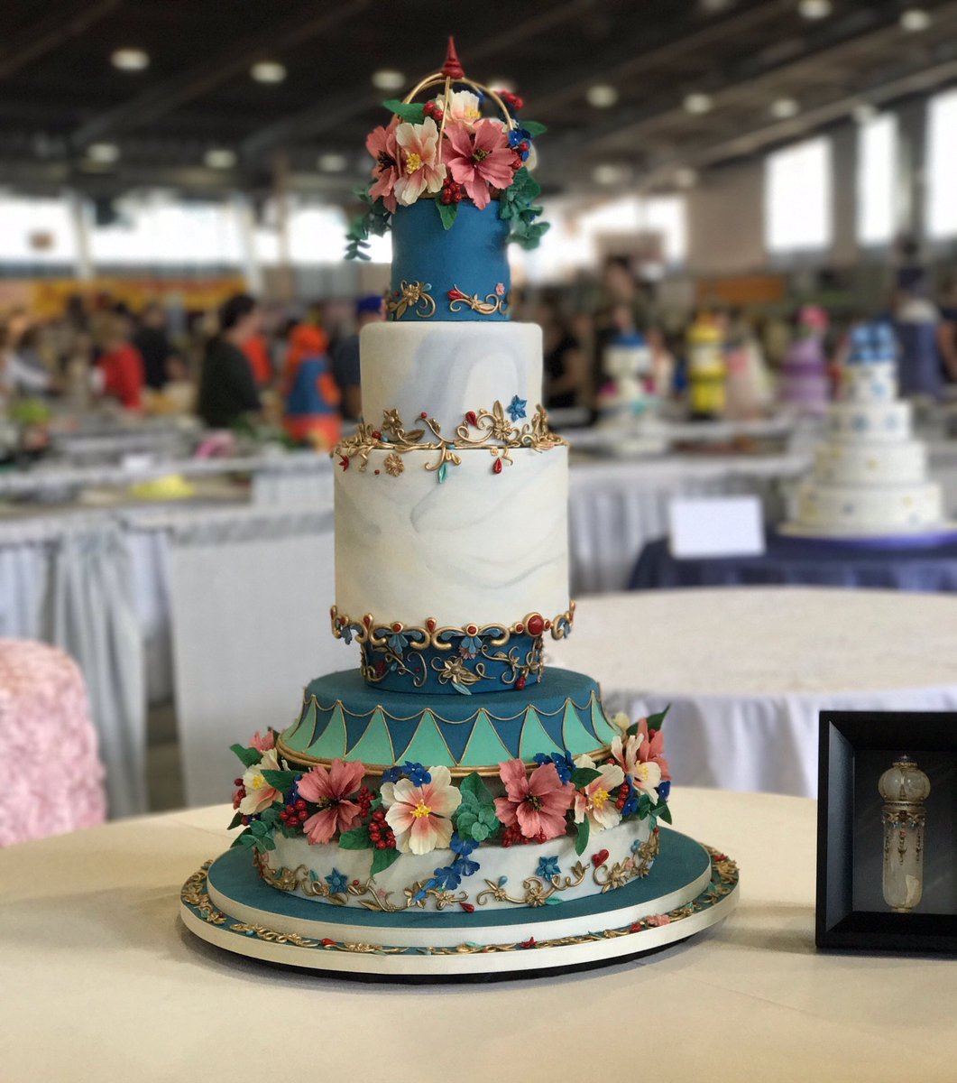 TooNicetoSlice's tweet photo. What a whirlwind weekend it was!  20+ hour drive to #OSSAS in Tulsa, and my cake Won Gold along with 4th place overall at the competition! https://t.co/16L3DJsqoJ