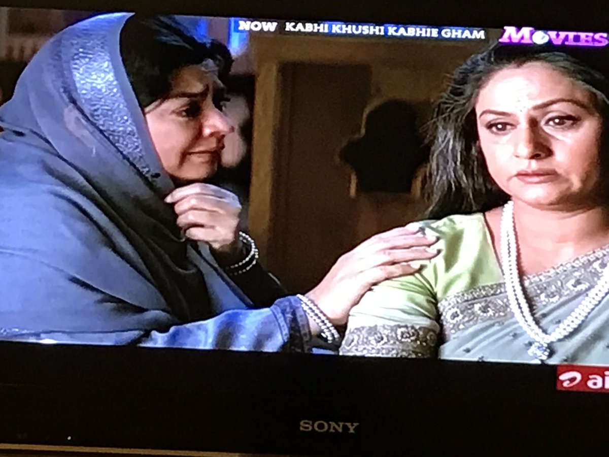 ChoubisaAbhi's tweet photo. @SrBachchan #JayaAunty @iamsrk @iHrithik @KajolAtUN #KareenaKapoorKhan - am watching KKKG and @karanjohar u made master piece #MadeusCry https://t.co/ooRV0TiOs8