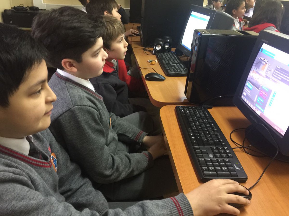 HoraDelCodigoCL's tweet image. Desde la provincia de Chiloé dicen presente en la #HoraDelCódigo 2017! 
#programaelfuturo