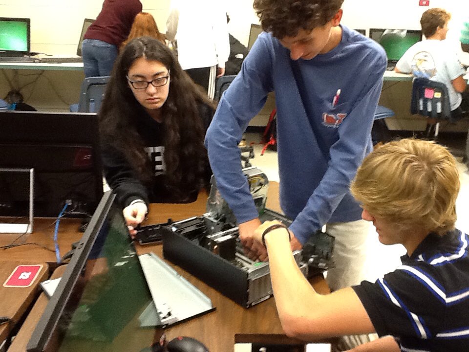 LINC5_LHS's tweet photo. Disassemble &amp; Reassemble a Computer! https://t.co/vo5Aq9ziKD
