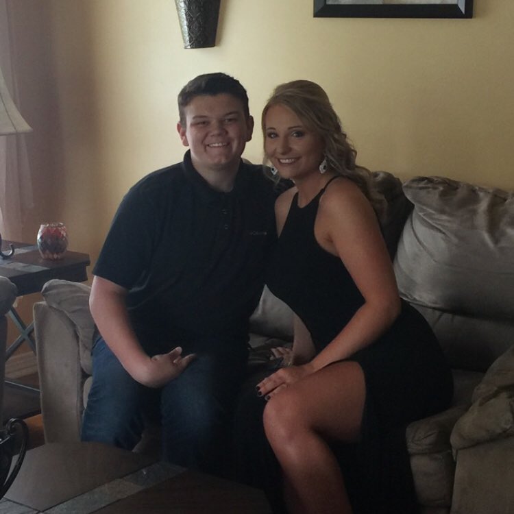 ShawnBlakeee's tweet photo. #Sester❤️ #awkwardhands https://t.co/LaMiZssFI7