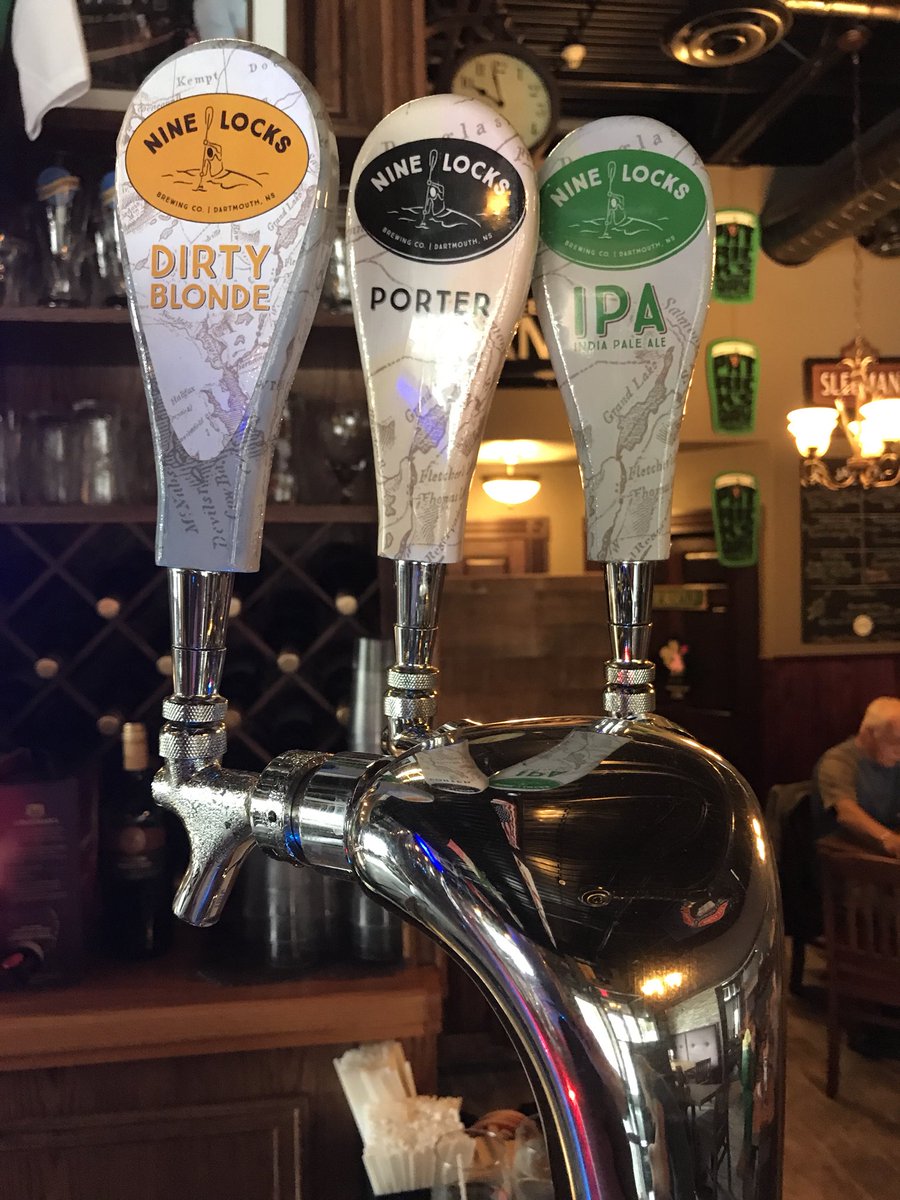 SeamusDavid's tweet photo. #wings #beer #local @DartmouthXing @SeamusDavid @ninelocksbrew https://t.co/1iEt64H40Y