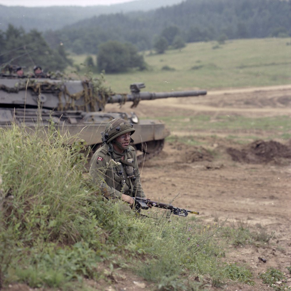 CanadasMilHist's tweet photo. Fallex 84. Hohenfels West Germany. A soldier from PPCLI and a Leopard tank of 4 CMBG defend each other during NATO manoeuvres. August 1984 https://t.co/P6zscbhhrI