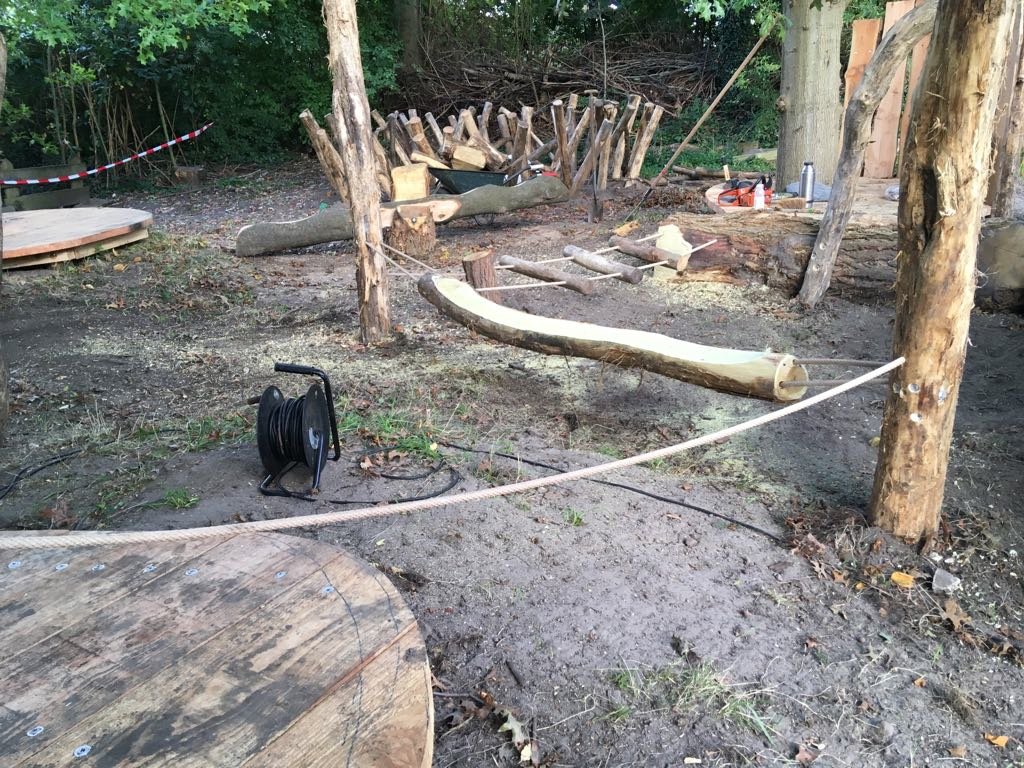 Bureau_RIS's tweet photo. #Voetjevandevloer #parcours #Struintuin @groenebelevenis is bijna klaar @boomkunst #zintuigen #balanceren #Leusden https://t.co/LTZ474WVPk