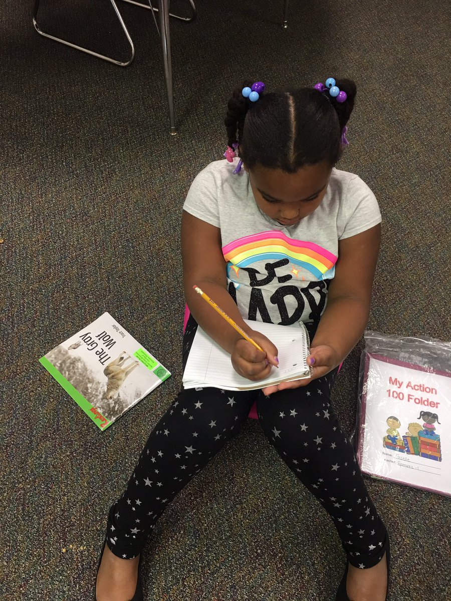 MrsRamirez3's tweet photo. lesson on main idea and key detail - during reading time Ss asked if they could find and write those from their own books! 📚 #learningisfun https://t.co/Ypkdb1KWGG