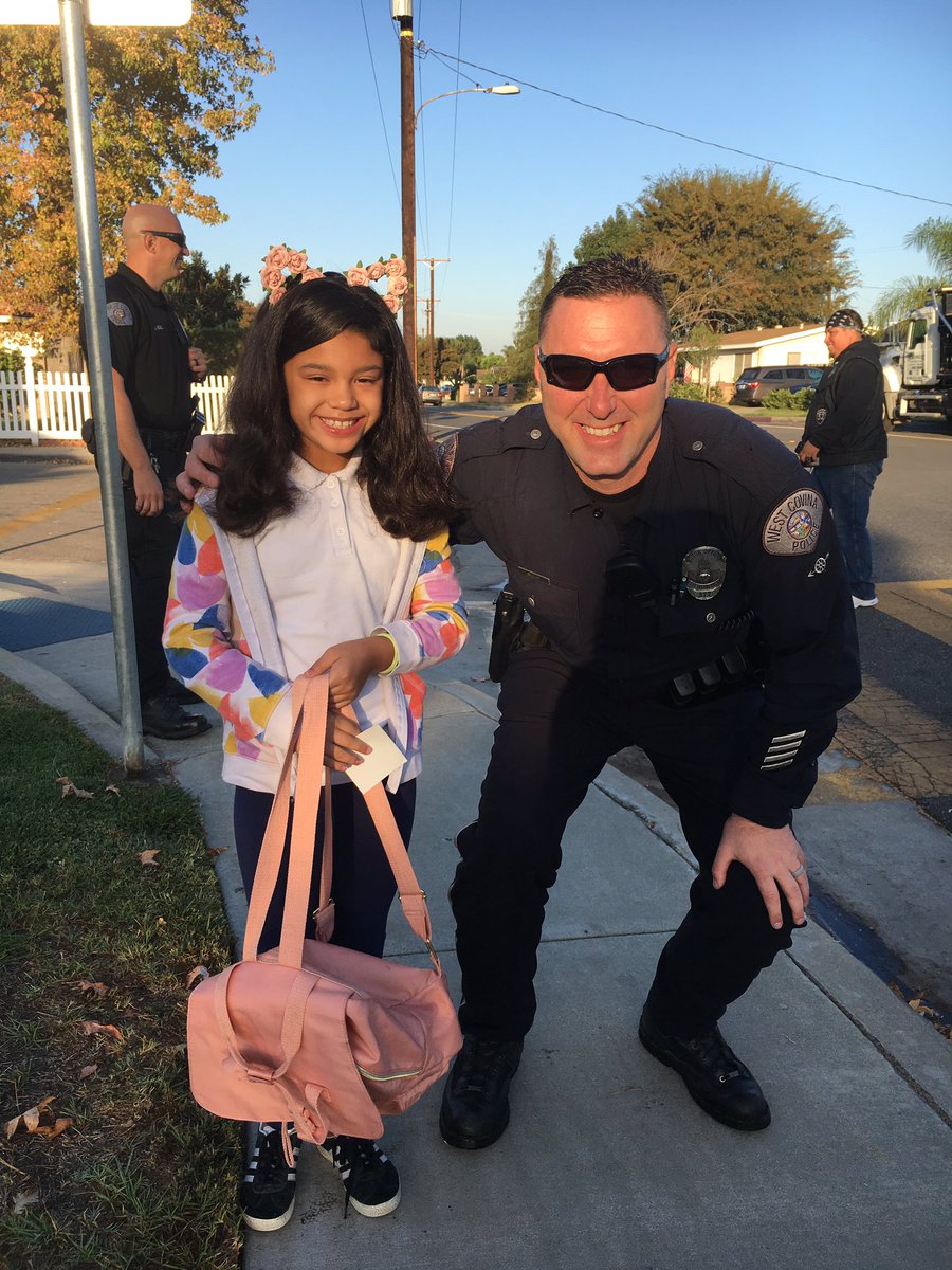 WestCovinaCity's tweet photo. Great morning at Rowland Elementary for #WalkToSchoolDay. @WestCovinaPD gave students the chance to #WalkWithACop & cross the street safely! https://t.co/iCHTw2S7D3