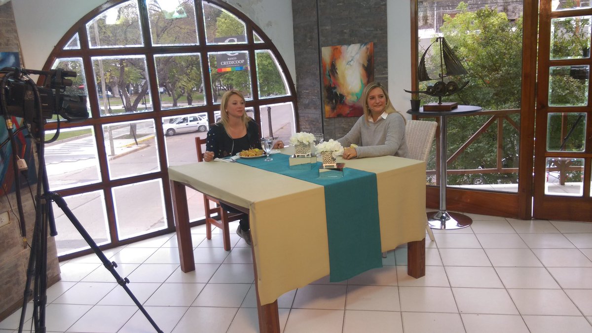 LucilaLehmann's tweet photo. Ahora en vivo en "A la mesa", el programa de Leticia Pieretti en Visión Sur, charlando de la recorrida de hoy y comiendo muy rico! https://t.co/6nglP8YgVO