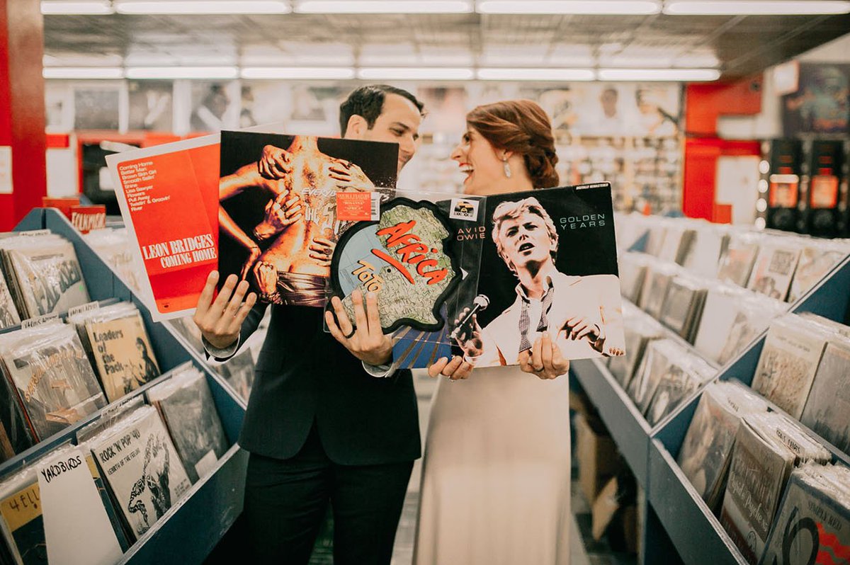 A Vibrant Rock ‘N’ Roll Elopement in a Record Store! buff.ly/2xtXb2k