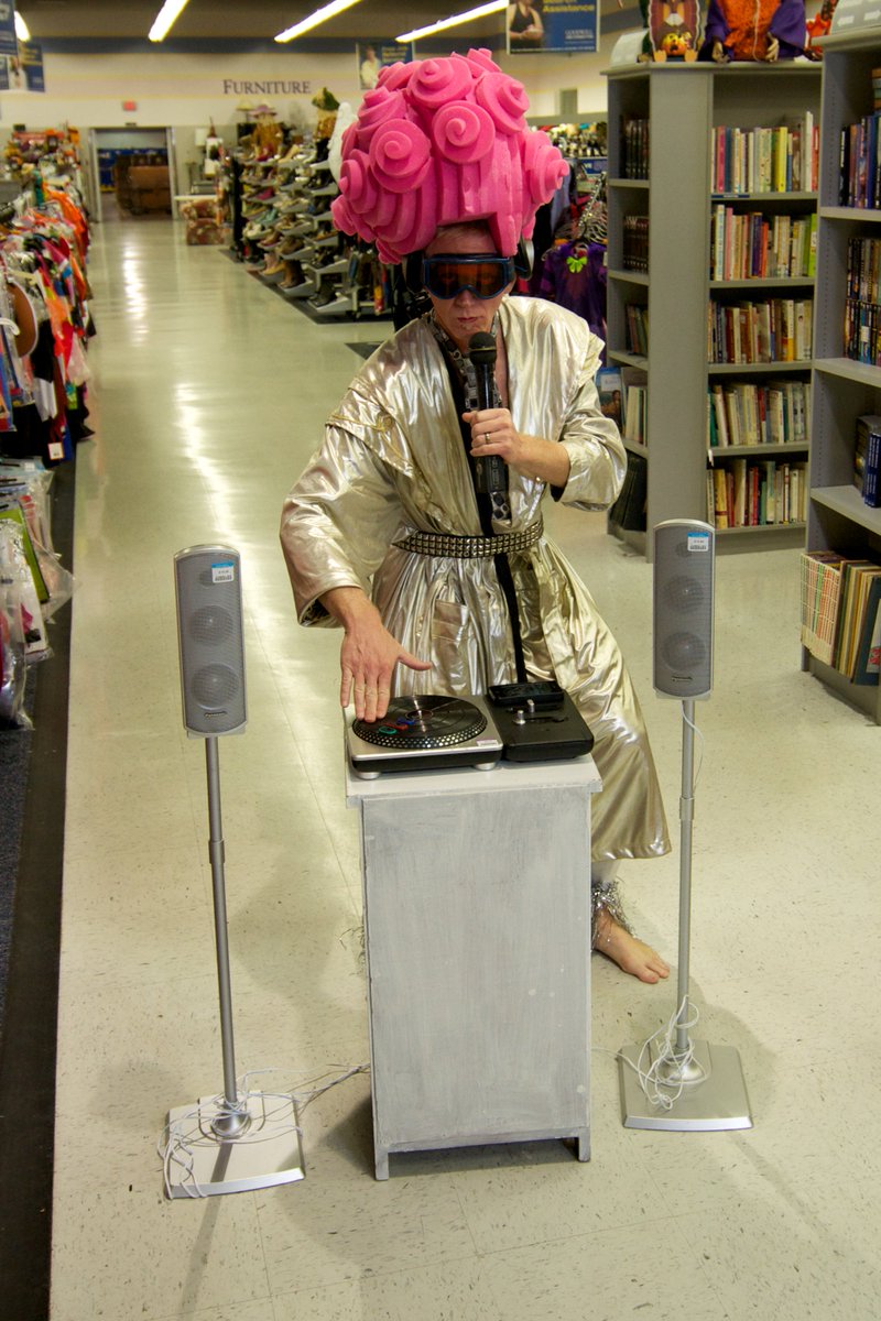 meetgoodwill's tweet photo. #Portland #tomorrow at 5AM @fox12oregon brings us #AndyCarson in his #2017Halloween “best”! We apologize in advance, Andy! @DebraGill #PDX https://t.co/pZTT7ZVHPT