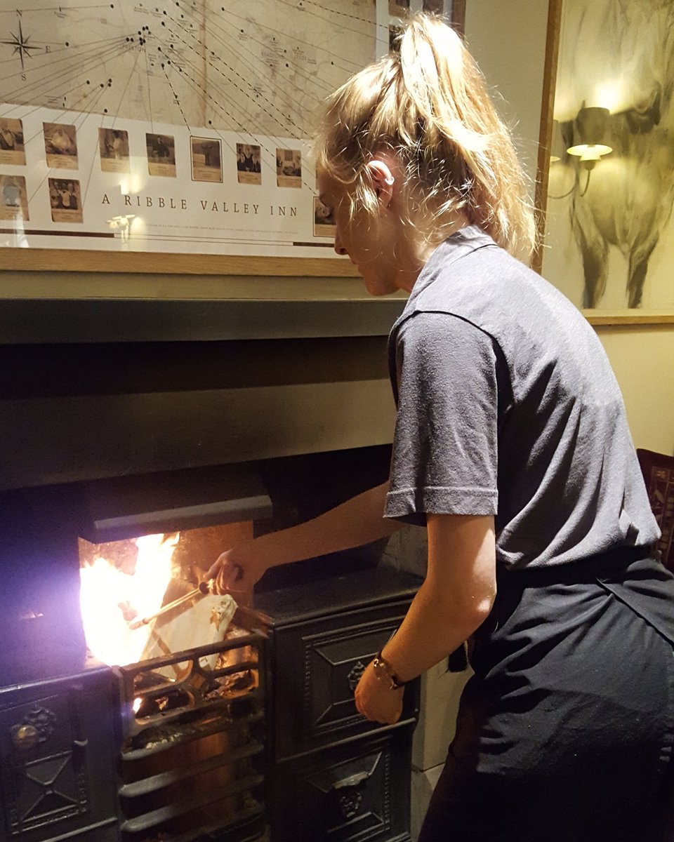 Bull_Broughton's tweet image. 🔥Megan stoking the fire - making the bar area super cosy for all our drinkers and diners this evening🔥 #fire #bar #drinks #food @RVIpubs