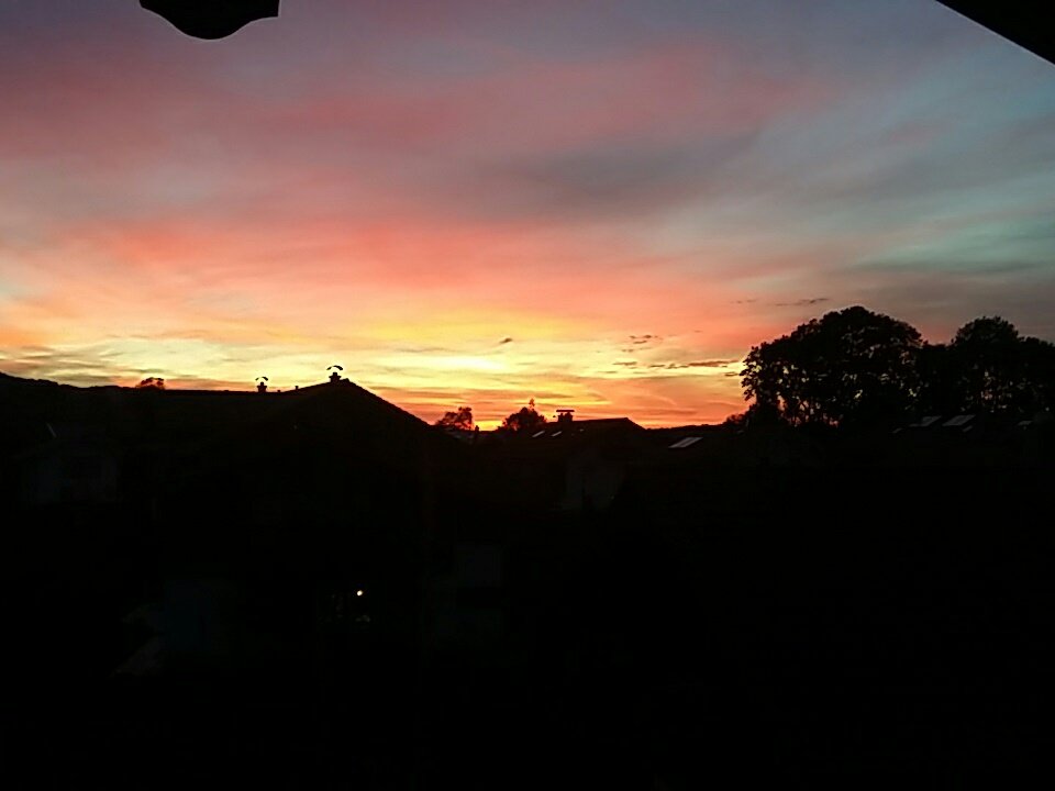 ResisOnTour's tweet photo. Wunderschönes Abendrot im Oktober 😍
#beautiful https://t.co/eGmVnJn1jr
