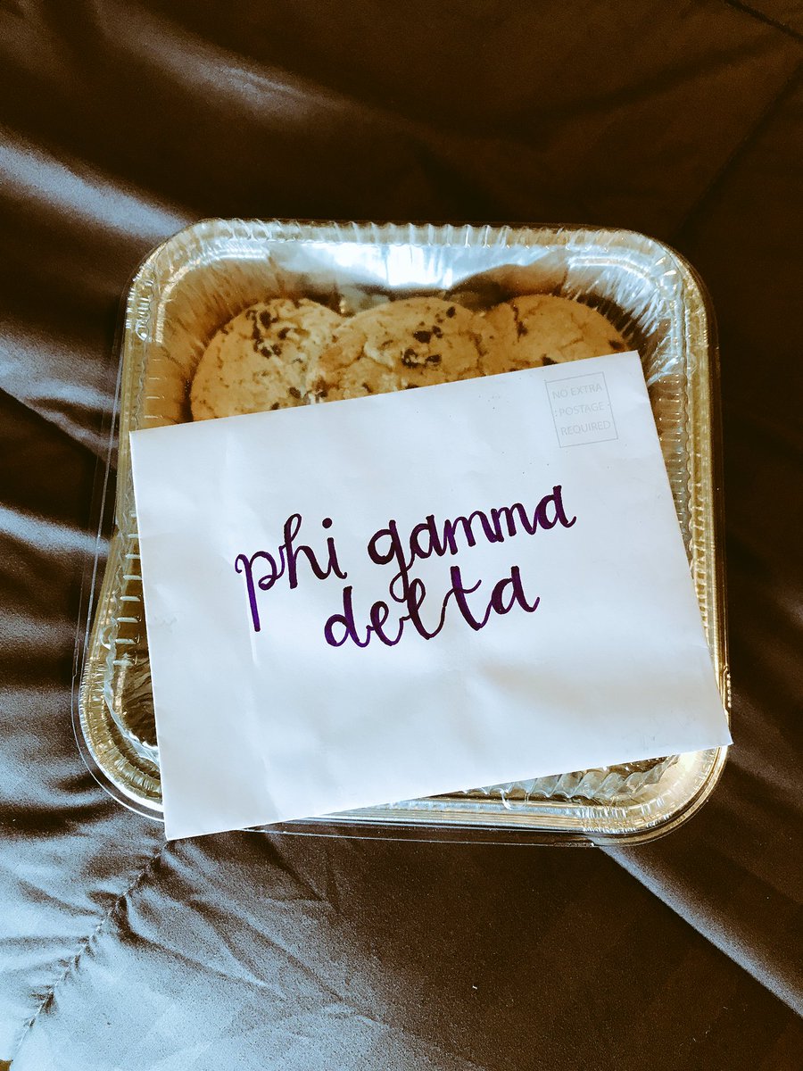 Major shoutout to <a href="/UTAZetaTauAlpha/">UTA Zeta Tau Alpha</a> for the cookies! Good luck with Think Pink Week &amp; we'll see you at the BBQ this weekend!!