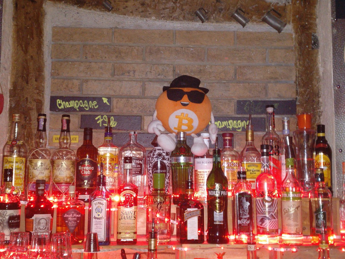 <a href="/MisterBitcoin_/">Mr Bitcoin</a> @ <a href="/SofsBar/">Bouhaddi Sofiane</a> pour le Paris Bitcoin social meetup :) cc <a href="/MarcoBitcoin/">Marco ✶ Bitcoin Educator</a>