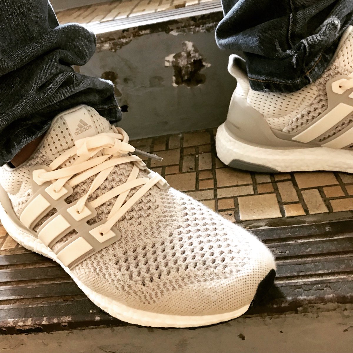Heskicks's tweet photo. What did you rock today? On feet for me: 1.0 βοΈ #Heskicks #collectivekicks https://t.co/3DgvBsUYfM