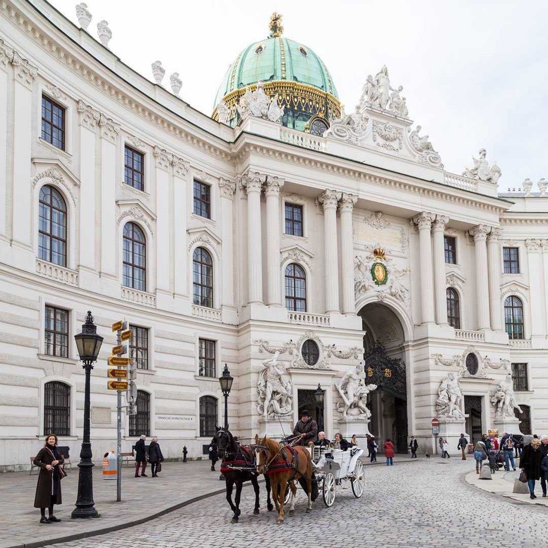 _101Sunsets_'s tweet photo. Vienna, Austria

“Hofburg Imperial Palace.”

By https://t.co/gGQsARhOrs

https://t.co/1DVYAvhQDM #travel #tourism #tours #cheaptravel https://t.co/VviPKHHLTU