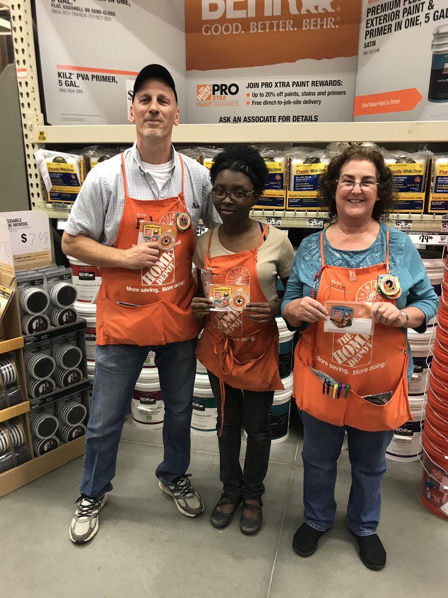 nyyroro's tweet photo. Ed-D21/Tationa-D93/Joan-D90 from E. Reading, PA live our values consistently! Check out that holiday set! Go #NJM MET! Thank you Team 4164! https://t.co/SvqjZSVLvi