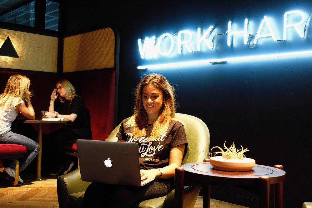 CREAustralia's tweet image. Airbnb teaming up with WeWork to lure business travellers. goo.gl/ZpQo3Z
#commercialrealestate