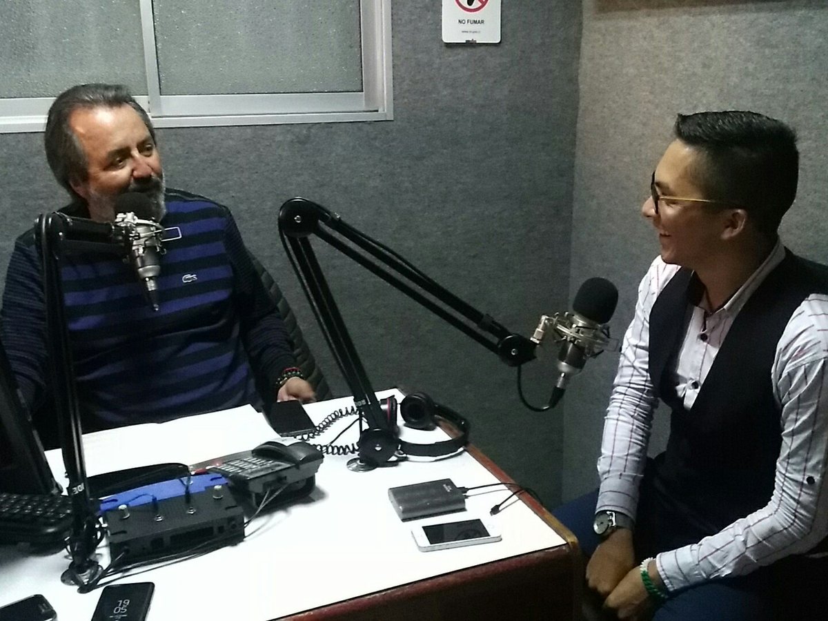 ciudadanovidela's tweet photo. Ahora en VIVO por 103.3 #FMCentro #Antofagasta Junto al candidato a Diputado @ileonc https://t.co/vU9RlBjY6K