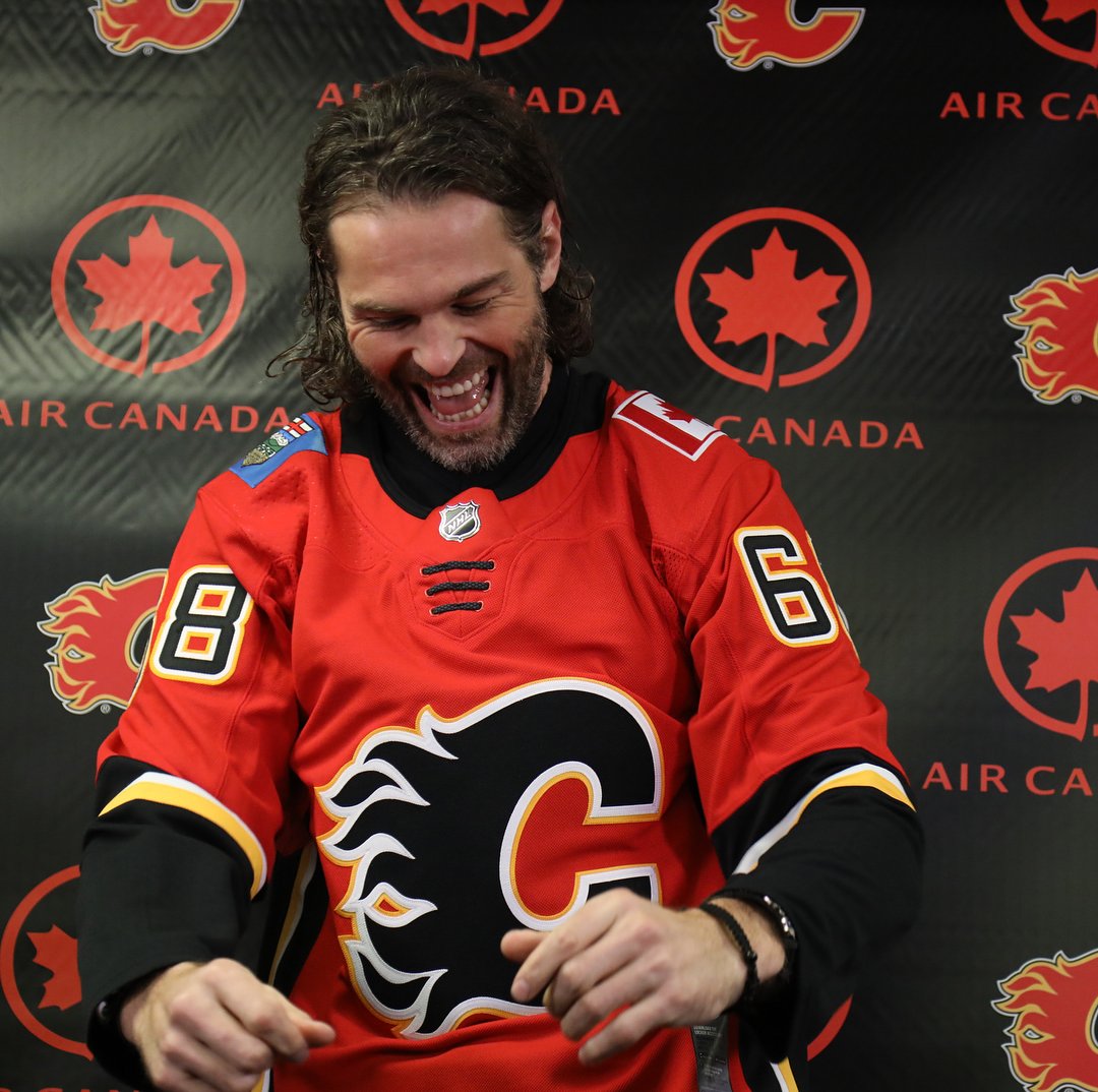FlamesCentral's tweet image. This jersey looks 😍 #TheLegend @68Jagr!