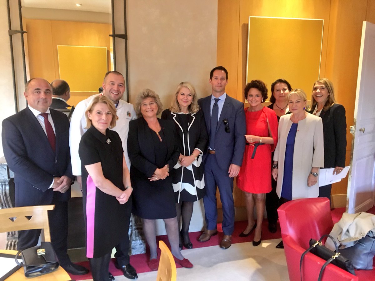 mfmbaylet's tweet photo. Remise du Grand Prix à Thomas Pesquet dans les salons du Quai d'Orsay ce soir. #rayonnement #GPRF2017 🇫🇷 https://t.co/OR0tA7URuS