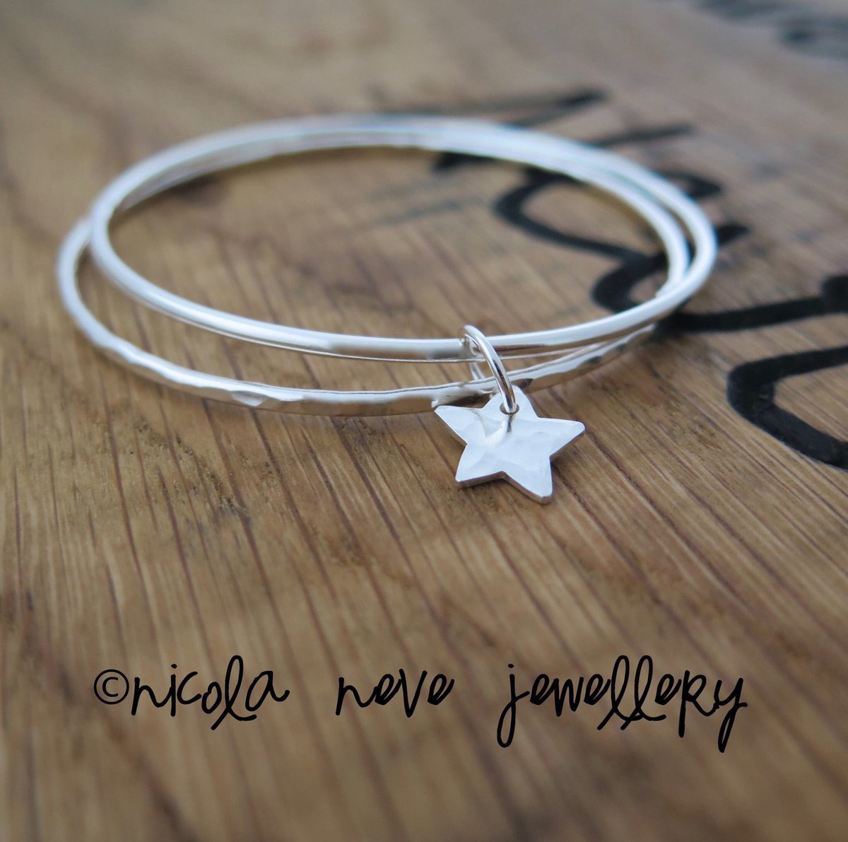 NicolaNeveJewel's tweet photo. Silver star bangle #silversmithing #silverjewellery #handmade #star #bangles #starbangle #nicolanevejewel https://t.co/DRqMGF53ku