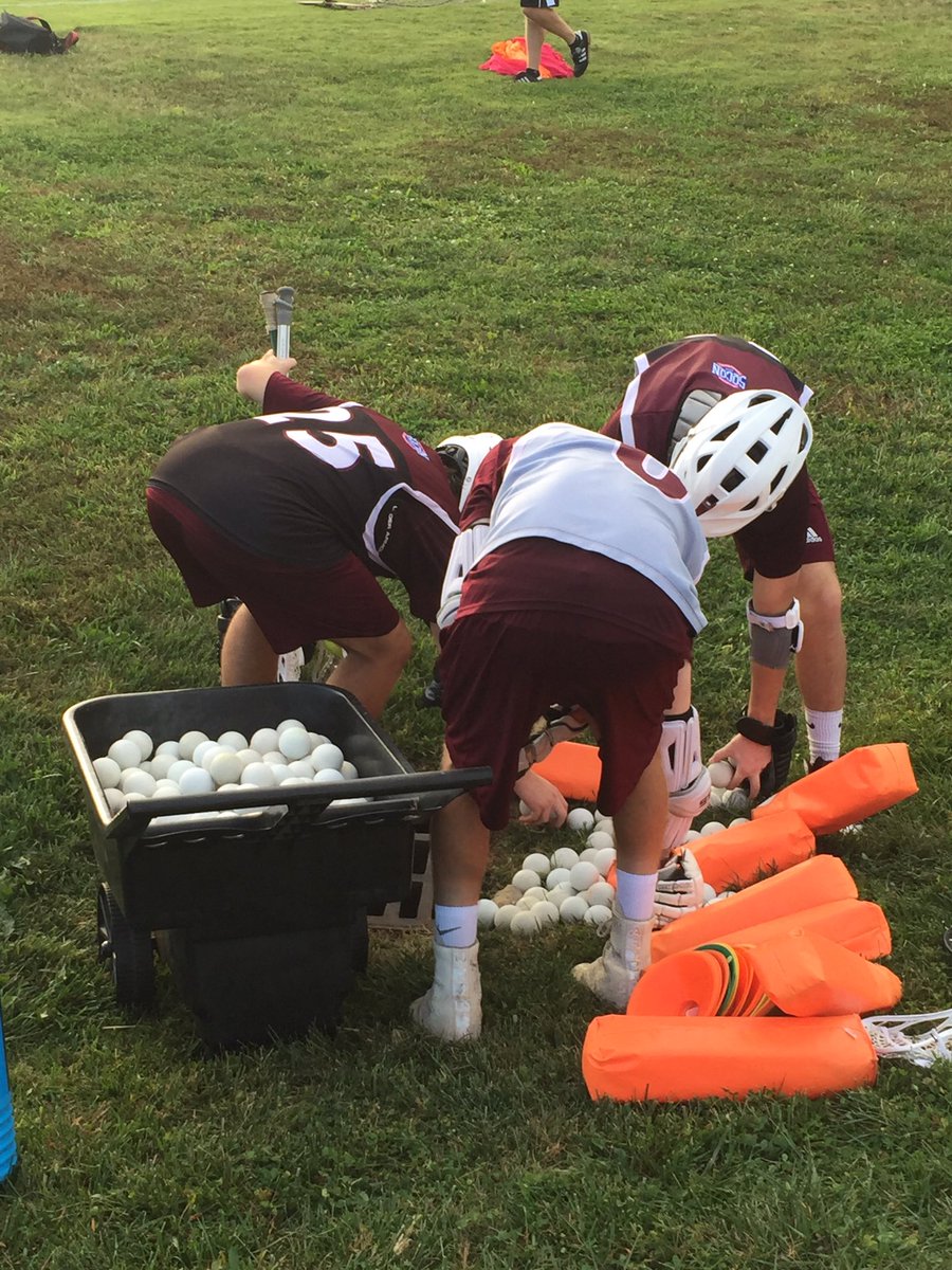 CoachSothoron's tweet image. @BellarmineLax Ball bucket 1 Freshmen 0
#Freshmenproblems