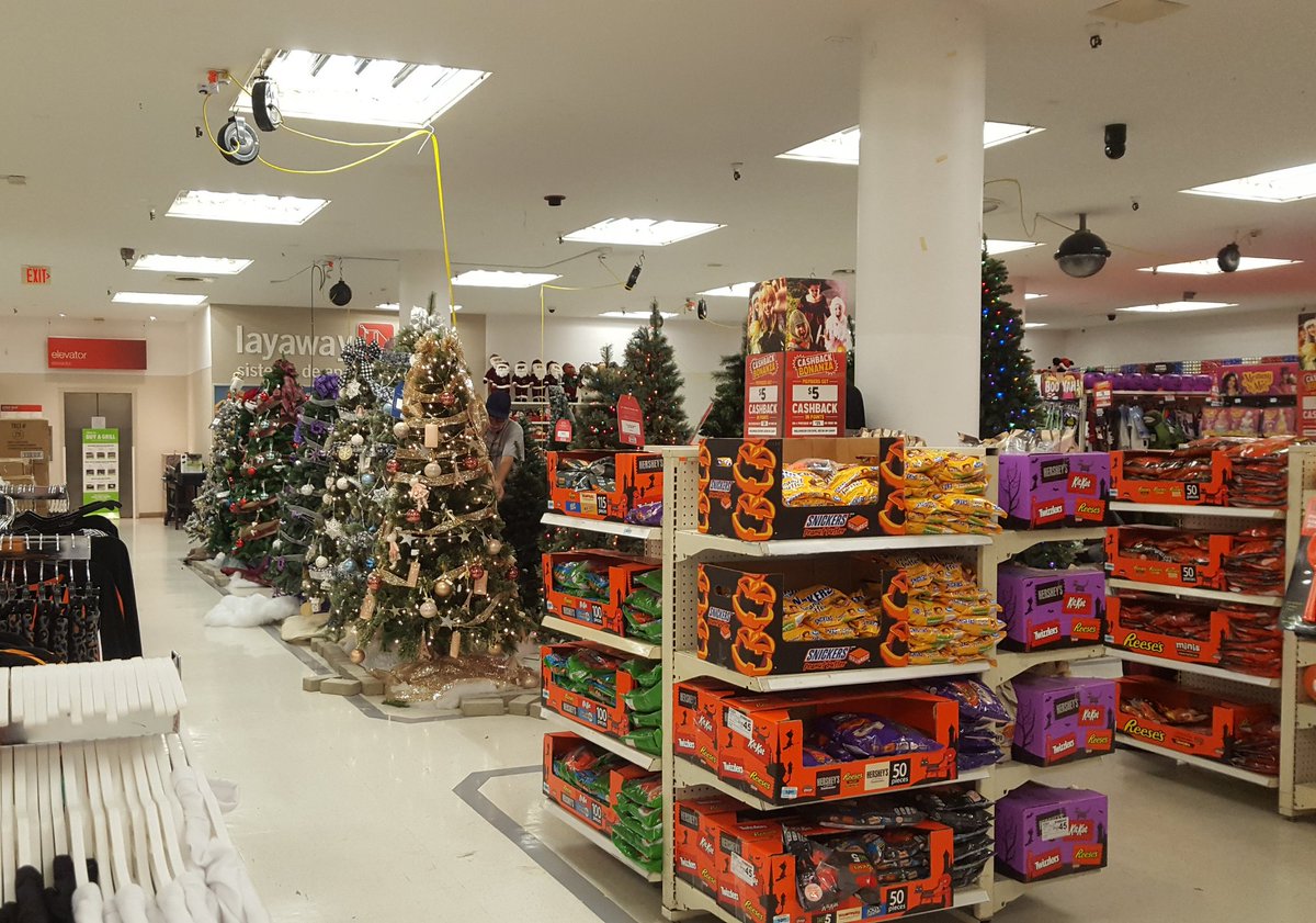 RachaelLillis's tweet photo. Halloween/Xmas are concurrent from now on. Space btw them is for Thanksgiving,which hasn't shown up. #errands #internalnarrative #tryptophan https://t.co/bfIiE8P6X2