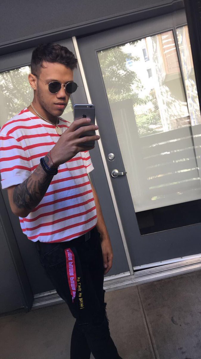 jhaycortez's tweet photo. Ya en Los Ángeles! Mañana estamos en LaBoom abriendo con @KarolGmusic #Mesiguesss #Dondenosevea https://t.co/v114HMjFyr