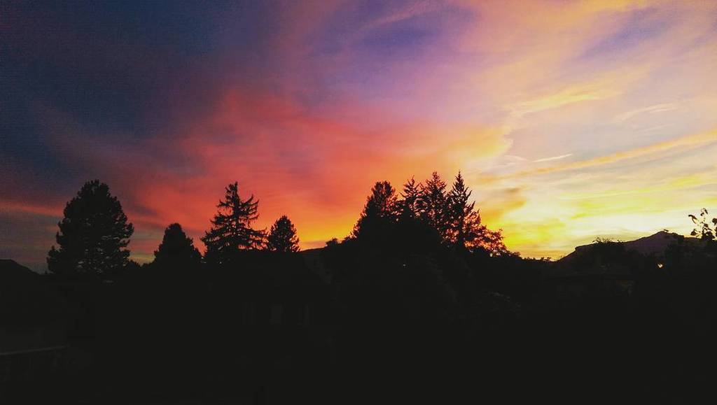 MatthieuDavin's tweet photo. #SkyInFire #cloods #fire #feu #ciel #amazing #beautiful #nature #wow #myhautesalpes #igersgap #instagap #igersofth… https://t.co/9Pq460cGC2 https://t.co/THHXUCl7LL