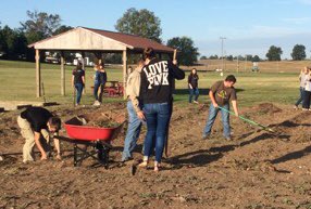 UnionCoSchools's tweet photo. UCHS Ag students planting the fall-winter crops to be used in the school meals program @UCHSFFA #LovePublicEducation https://t.co/11YeQeUowc