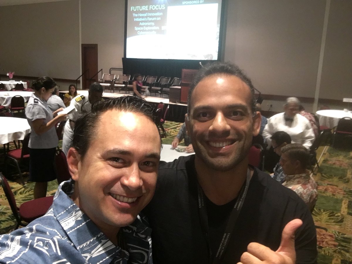HoalaGreevy's tweet photo. Catching up w/ @jeremiahg #FutureFocus17 https://t.co/JIFg2aEb9K