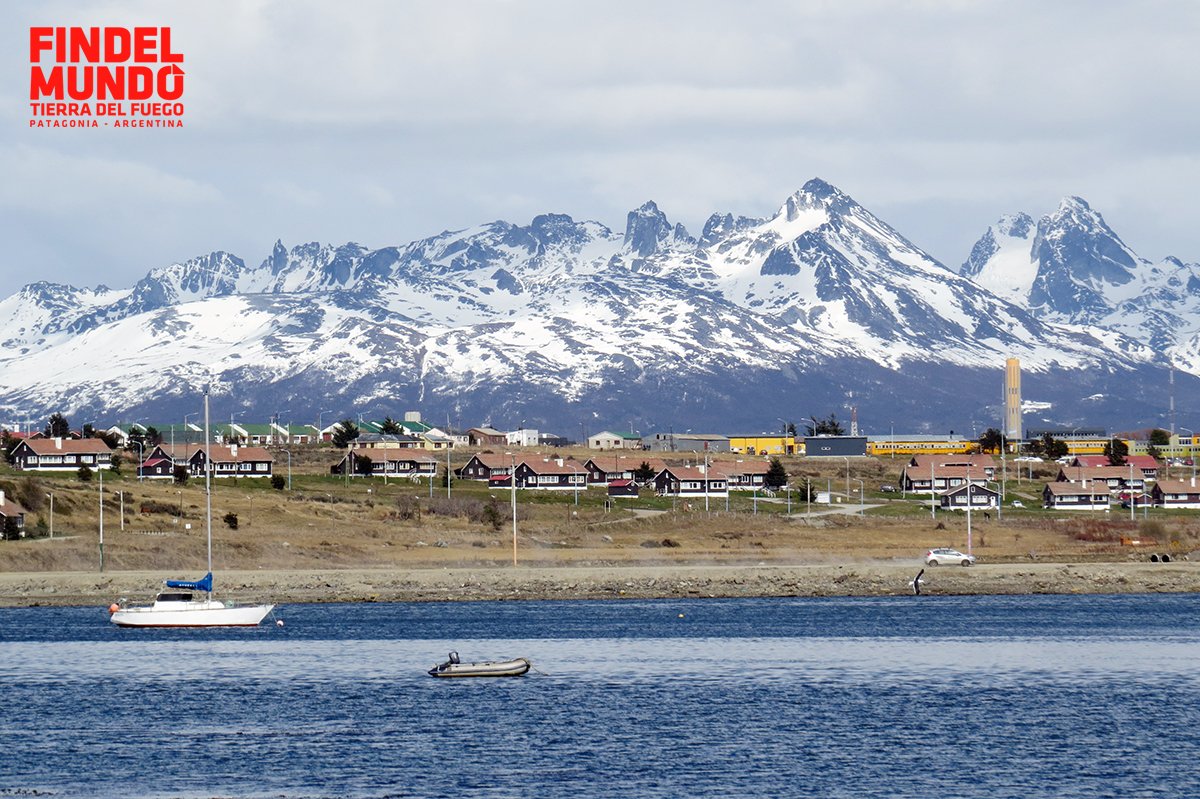 TurismoTDF's tweet photo. El encanto de la Bahía Ushuaia #FinDelMundo #TierraDelFuego #EsAventura https://t.co/xKON94JX0s https://t.co/jGkCj7Dxja