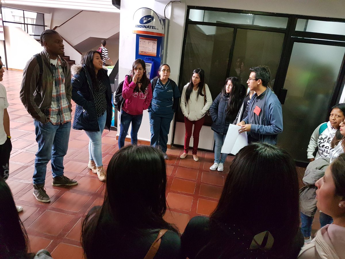 PUCE_Ecuador's tweet photo. Grupos de trabajo en taller de acompañamiento integral para estudiantes con beca de política de cuotas #SoyDeLaCato #DejaTuHuella https://t.co/m98vAirtNZ