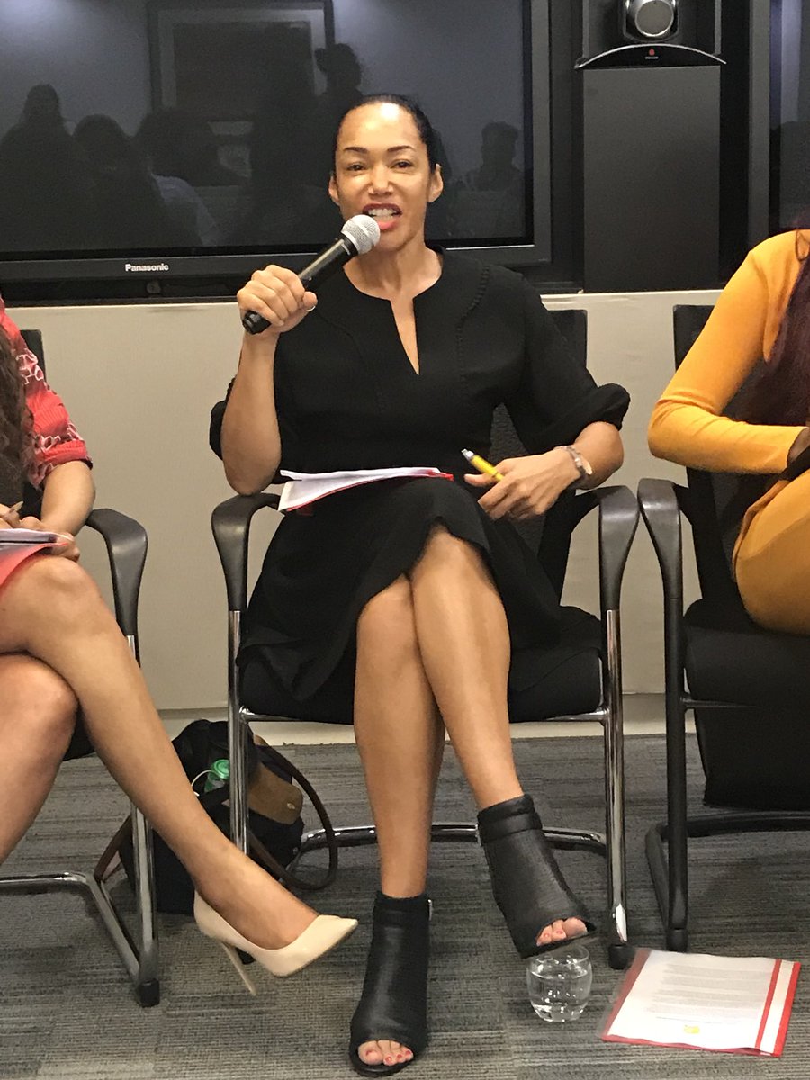 SaloneDiaspora's tweet photo. #BeamTalks brilliant talk from our first speaker @memuna 3 beams - passion, linked with experienced colleagues and enjoy what you do. https://t.co/nTbuOzSRGR