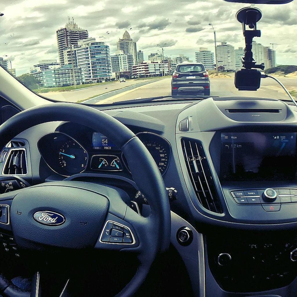 Floxie10's tweet photo. Probando el nuevo #Kuga por las calles de Punta del Este, parte del Test Drive #KineticDesignExperience de @fordar… https://t.co/GQI5X3DmzT https://t.co/W2qP0QHel3