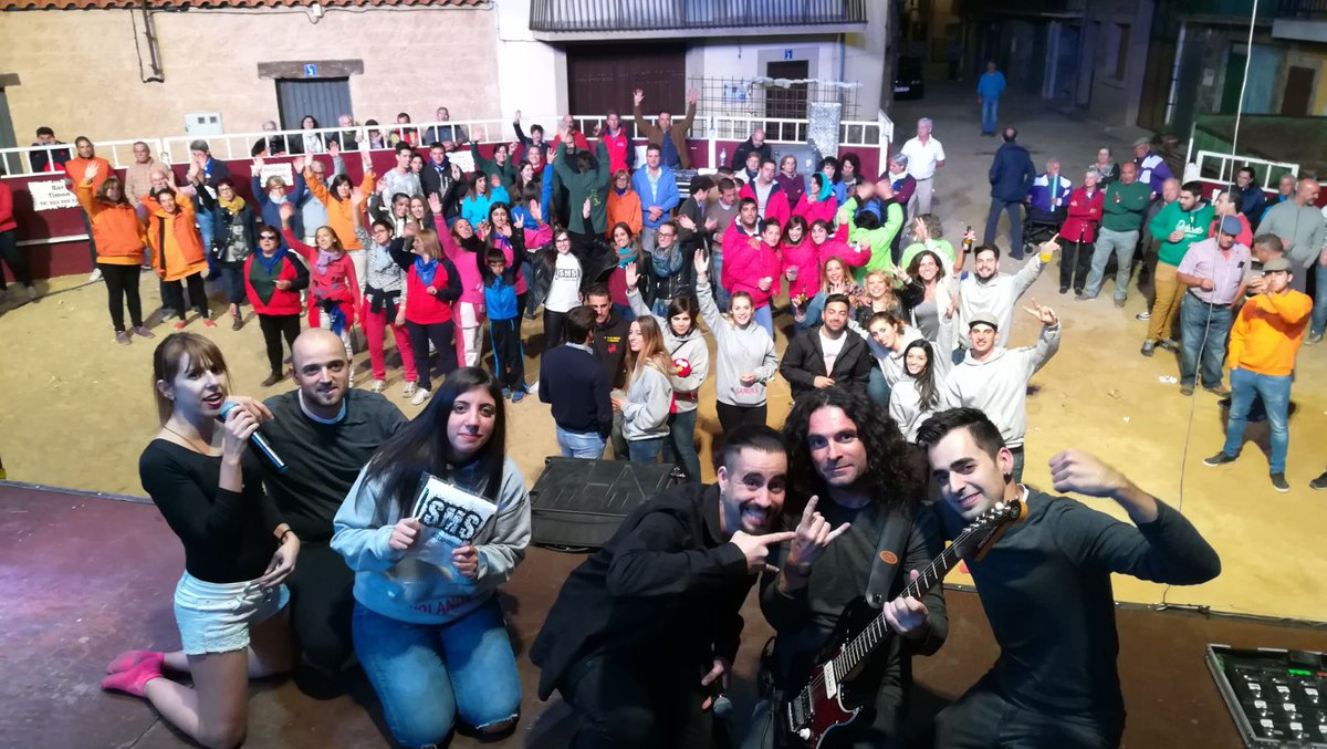 Anoche en #ElMaíllo (Salamanca). Cerramos el #tour2017, ahora toca reponer fuerzas!! Nos vemos muy pronto!! #NonStop