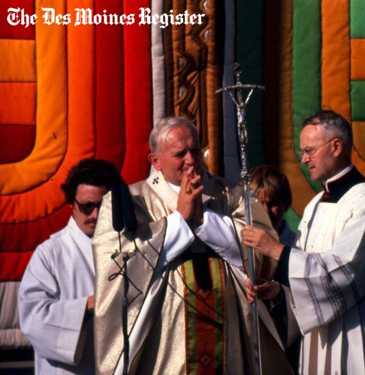 DMRegisterVault's tweet photo. From 1979: On Oct. 4 350,000 people visited  the grounds of @LHFarms in #Urbandale to see Pope John Paul II. Story: https://t.co/IAzxH7AAWG https://t.co/5PPRXZBipO