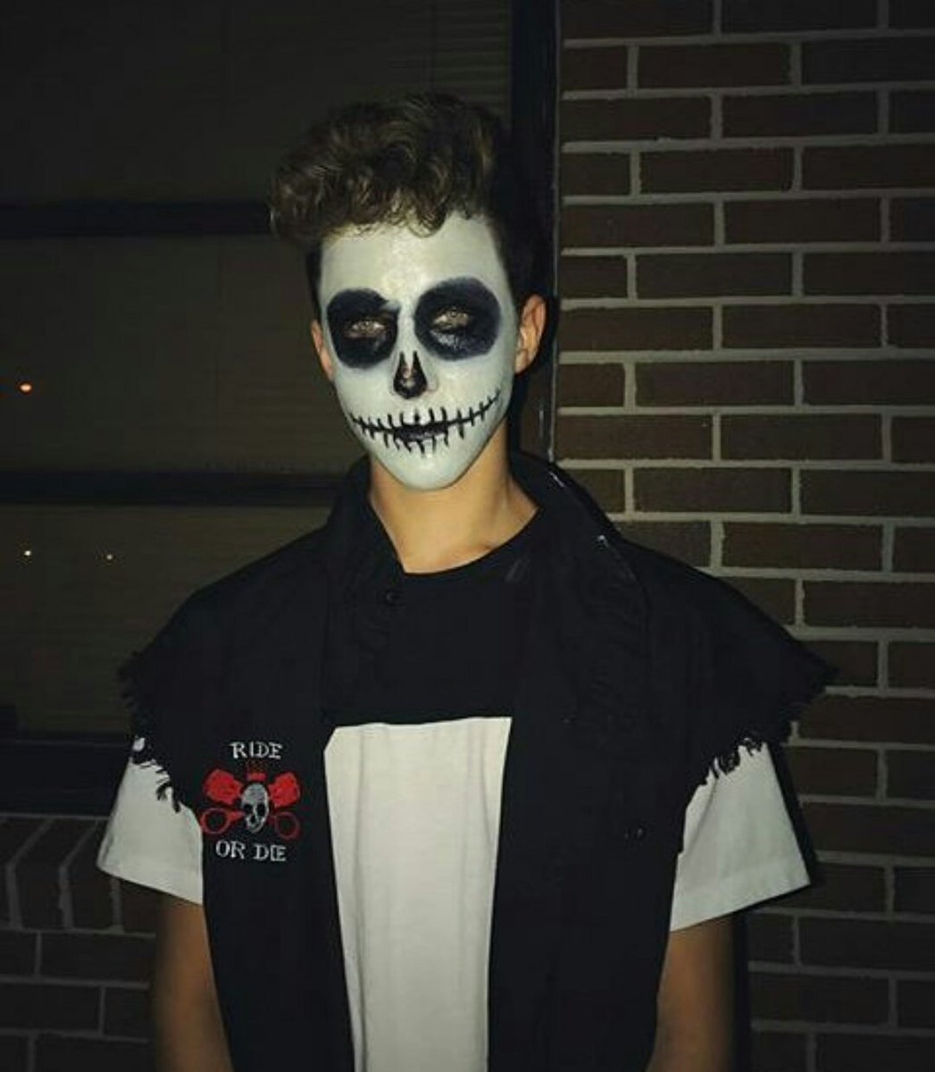 HRowlandSPN's tweet photo. esto fue el año pasado, ¿de que se disfrazará este año? #HUNTERWEEN https://t.co/BOvqPHeYAa