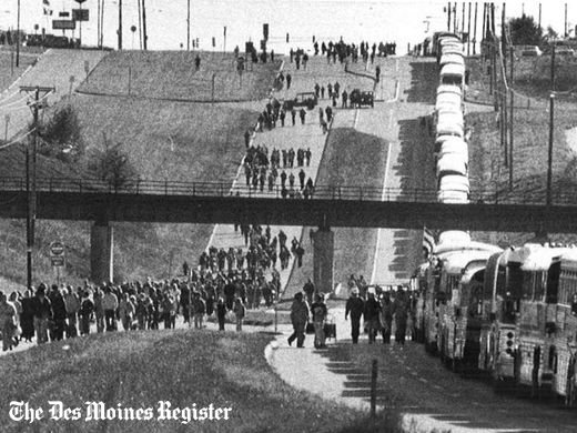 DMRegisterVault's tweet photo. From 1979: On Oct. 4 350,000 people visited  the grounds of @LHFarms in #Urbandale to see Pope John Paul II. Story: https://t.co/IAzxH7AAWG https://t.co/5PPRXZBipO