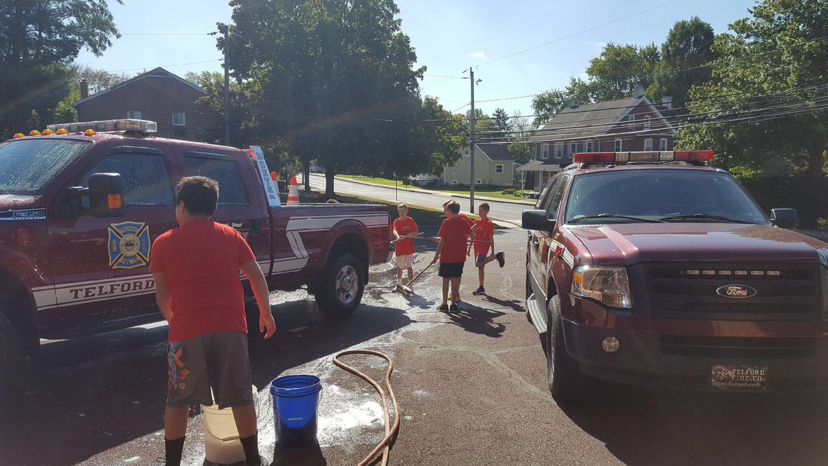cmvcrim1's tweet photo. C3 - 6th graders cleaning Telford Fire House @SASD_IC #c32017 #legacy #icrocks #communityservice https://t.co/m776WjqThU