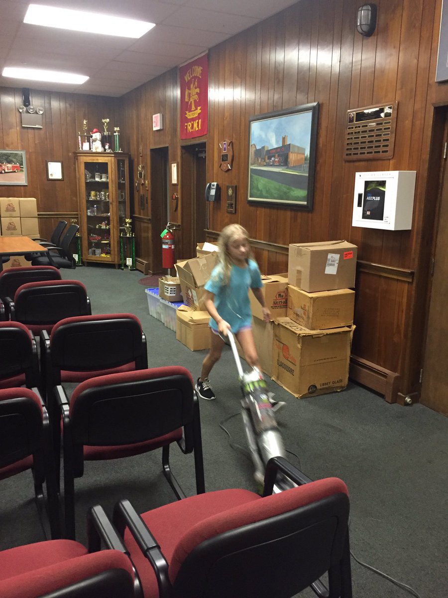 cmvcrim1's tweet photo. C3 - 6th graders cleaning Telford Fire House @SASD_IC #c32017 #legacy #icrocks #communityservice https://t.co/m776WjqThU