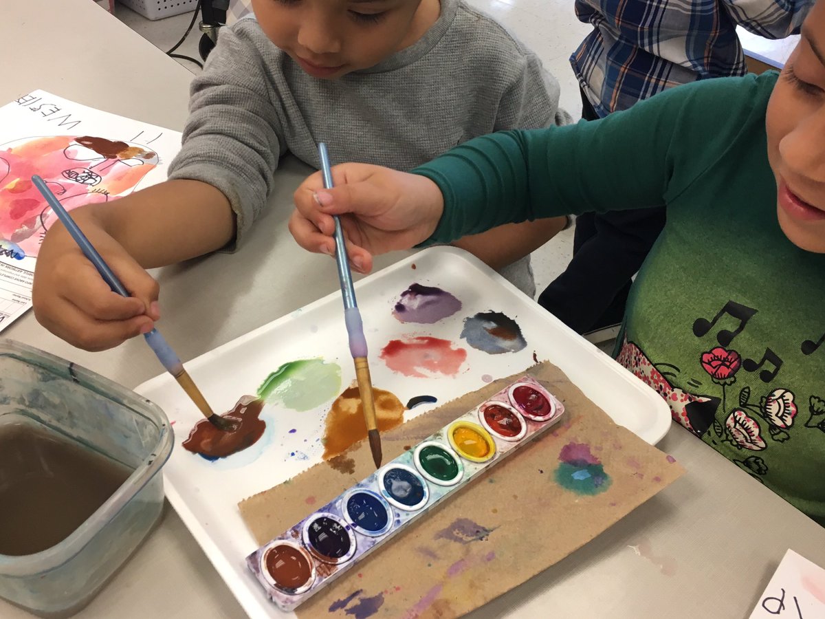 CampbellArtAPS's tweet photo. KG artists experiment with color mixing and layering in their self-portraits. #youngpainters #iDiscover @CampbellAPS @APSArts https://t.co/WDyuaZTmNA