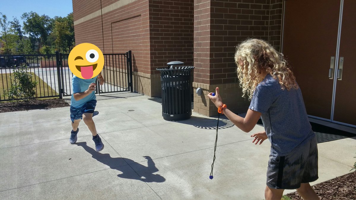 Laura Pomes tweet media