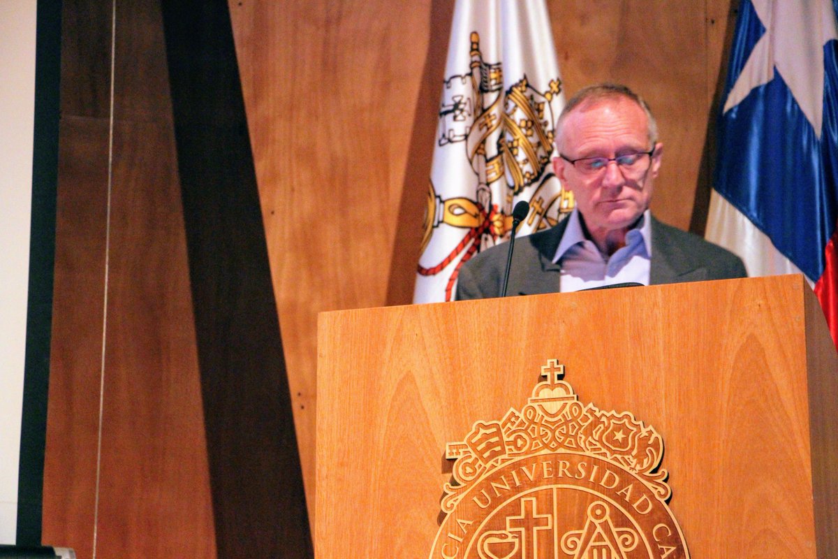 almaobs's tweet photo. Nick Whyborn, our chief systems engineer 📡, gave an excellent talk at #ISEL2017 on @IngenieriaUC https://t.co/ppPaWSW7P8