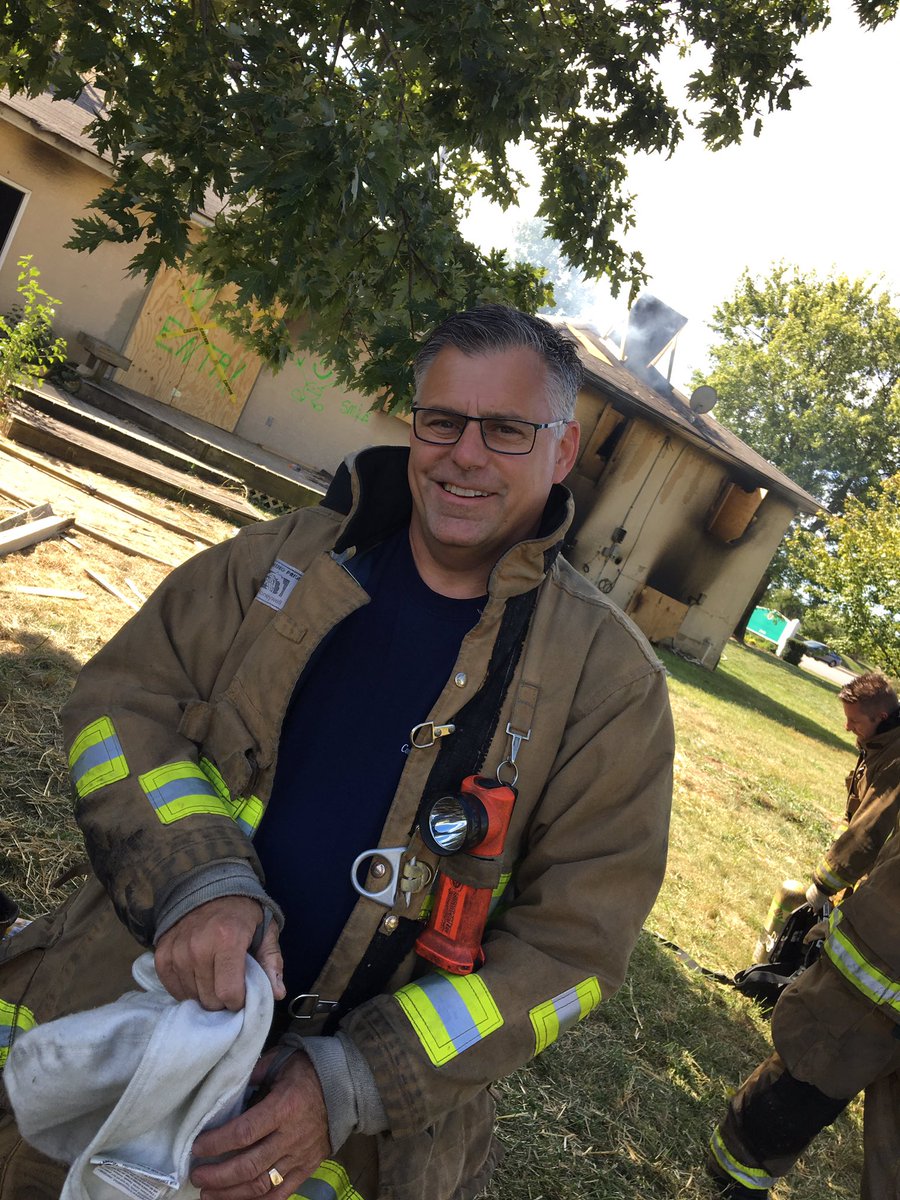 MichaelBoso1's tweet photo. @JacksonTWP @GroveCityOhio @GroveCityPolice In preparation for #firepreventionweek thank you to #JTFD for allowing me to make entry and be part of your training! @IntlCodeCouncil @nfpa https://t.co/gCI9w8oeqp