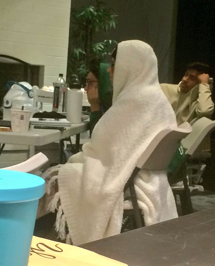 theeHOAG's tweet photo. "What do you have for me E.T.?" (Dav to @babydesneige ) #ethicsclass https://t.co/lyEv5ZafzA