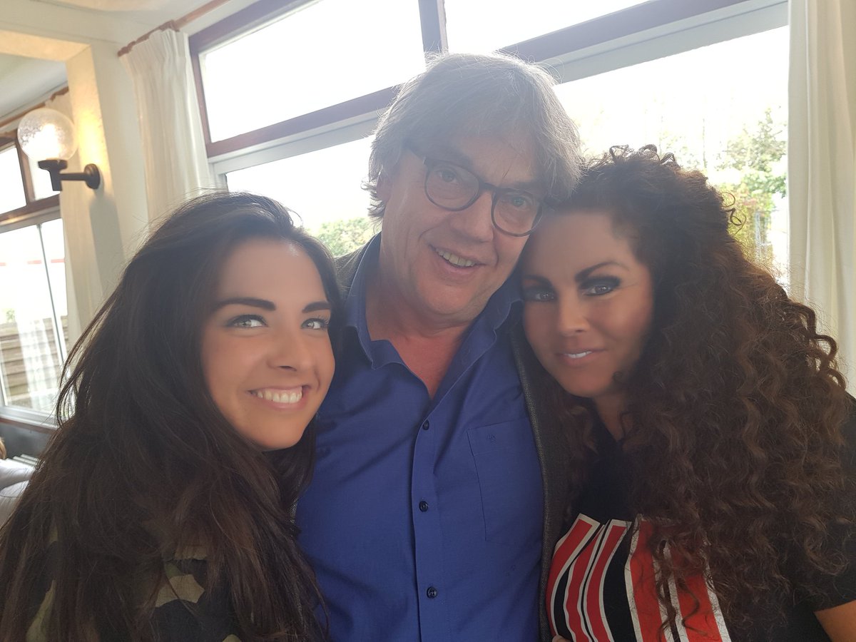 michellakox's tweet photo. @henkwestbroek @YouTube hier 3 aapjes 🤣🤣🤣 https://t.co/ty1PgkKrUN